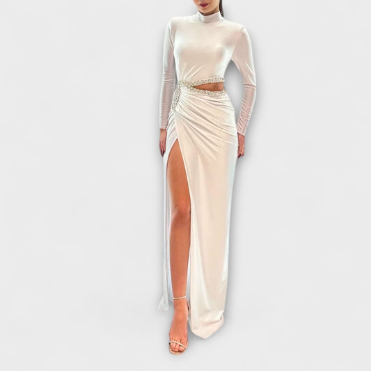 Alina - Weißes Langarmkleid mit Taillenausschnitt und Strassackzenten 