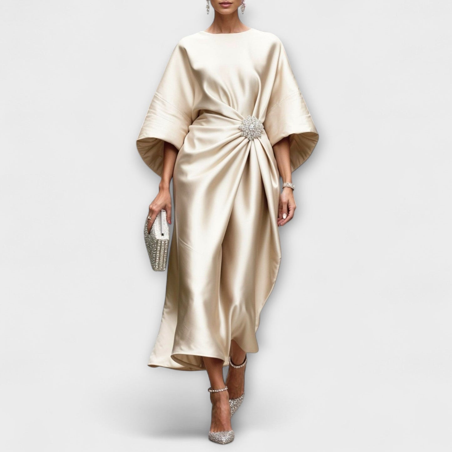 Oda – Luxus-Langkleid aus schimmerndem Satin 