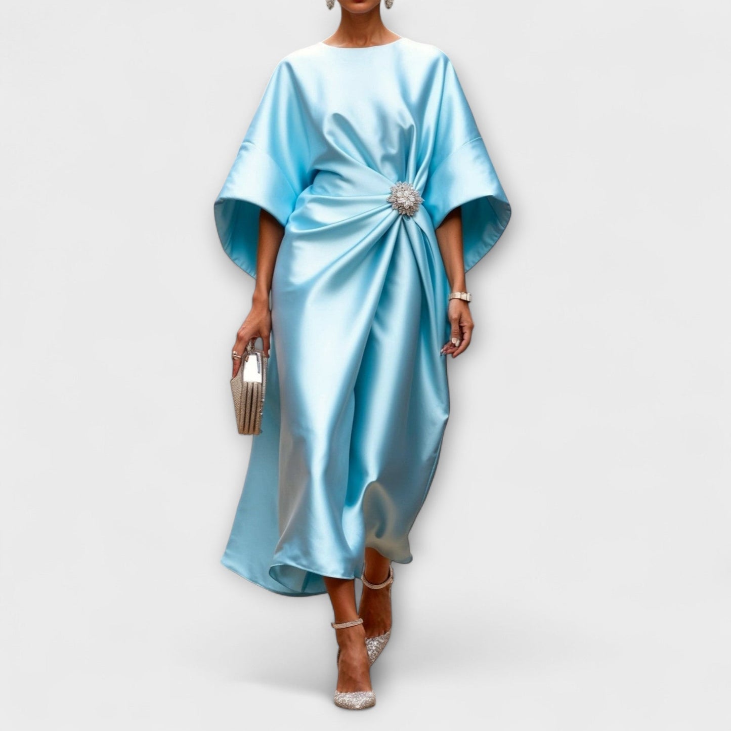 Oda – Luxus-Langkleid aus schimmerndem Satin 