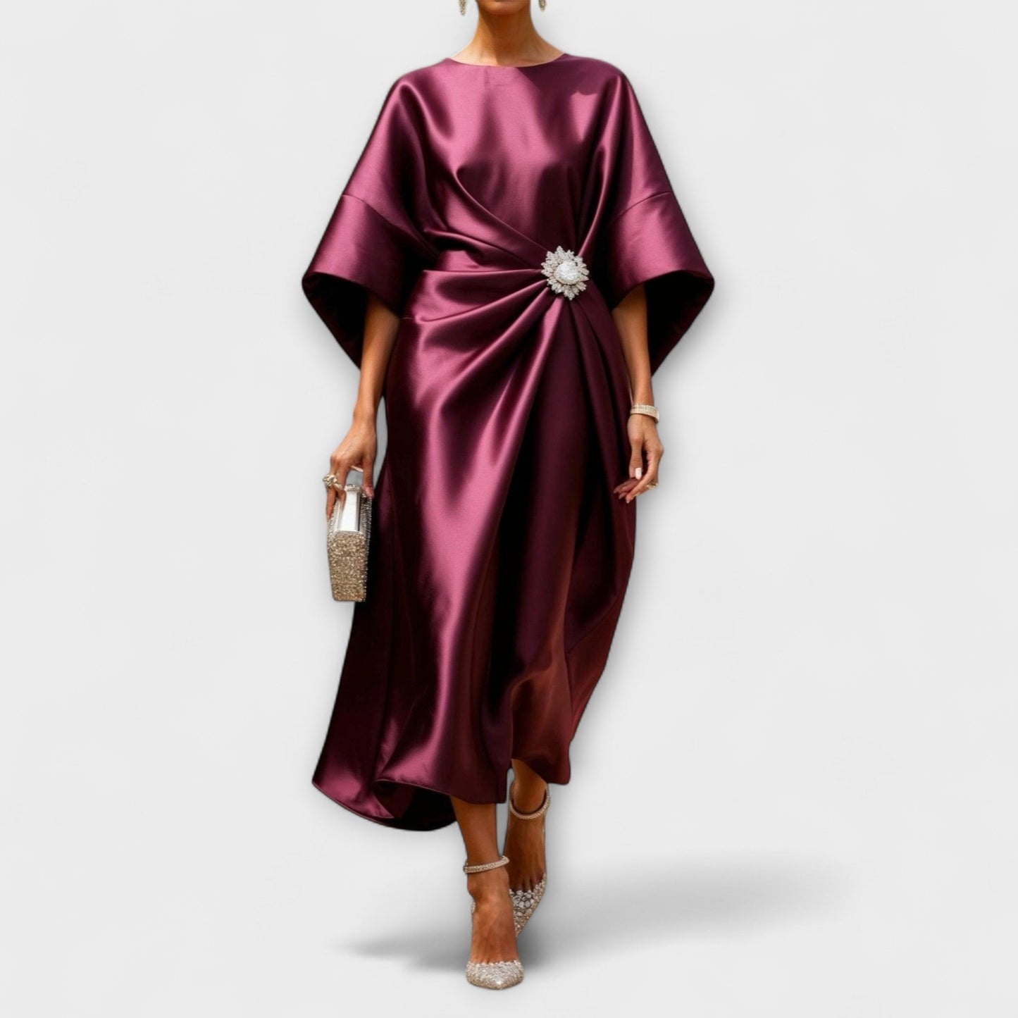Oda – Luxus-Langkleid aus schimmerndem Satin 
