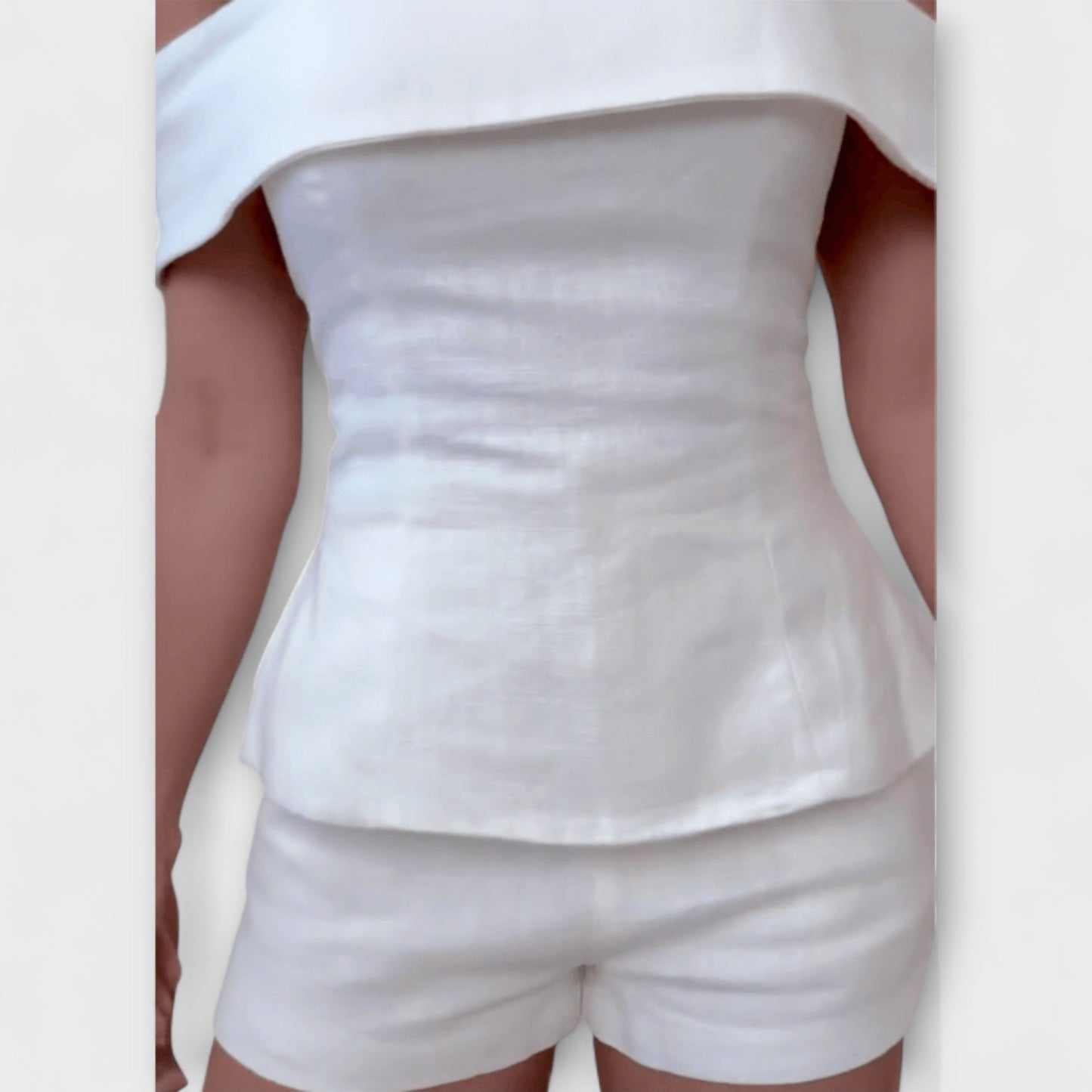 Fredrika – Weißes Freizeit-Ensemble mit Eleganz-Twist