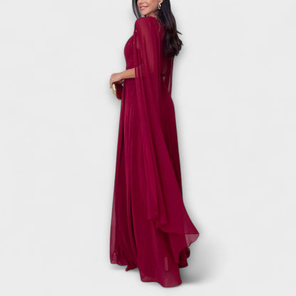 Elke - Elegantes Maxikleid mit Cape-Ärmeln und hohem Schlitz