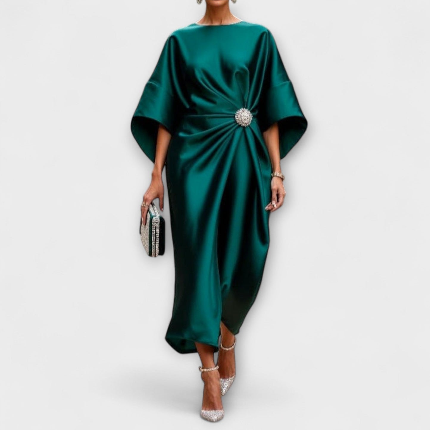 Oda – Luxus-Langkleid aus schimmerndem Satin 
