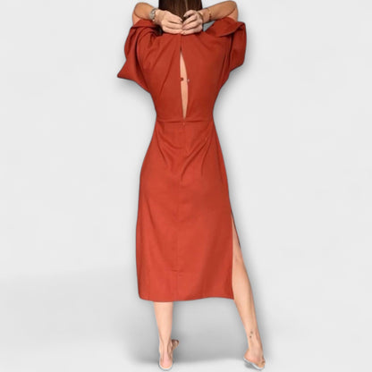 Jasmina – Lässiges Kleid mit V-Ausschnitt und Krawatte