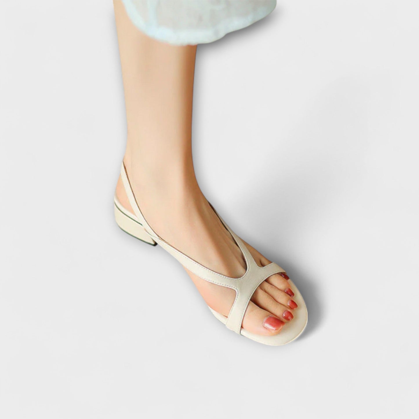 Evelyn - Elegante flache Sandalette Minna mit raffiniertem Finish