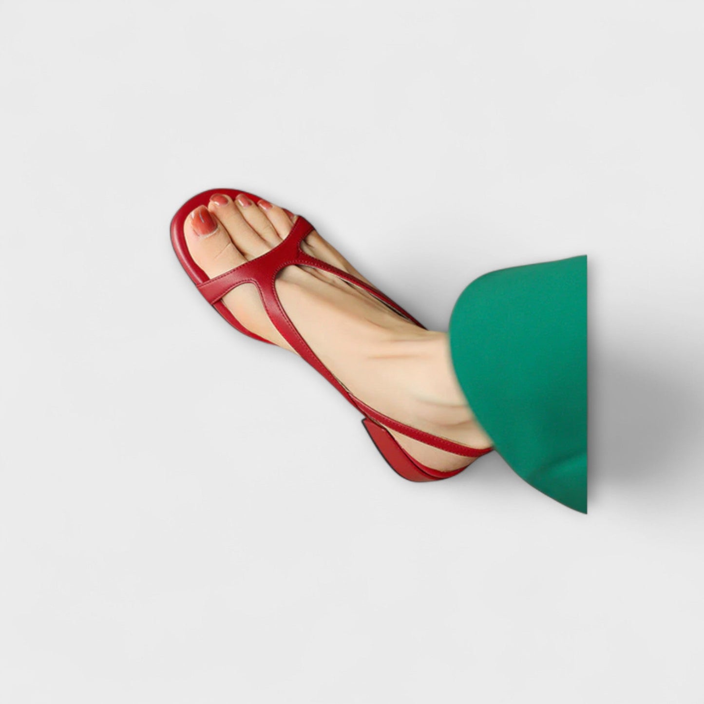 Evelyn - Elegante flache Sandalette Minna mit raffiniertem Finish