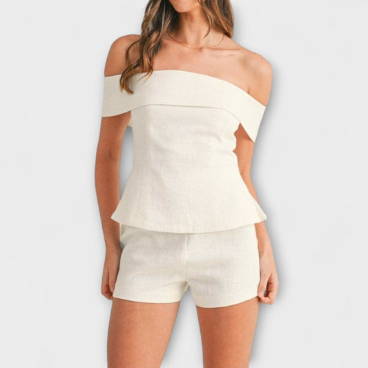 Fredrika – Weißes Freizeit-Ensemble mit Eleganz-Twist