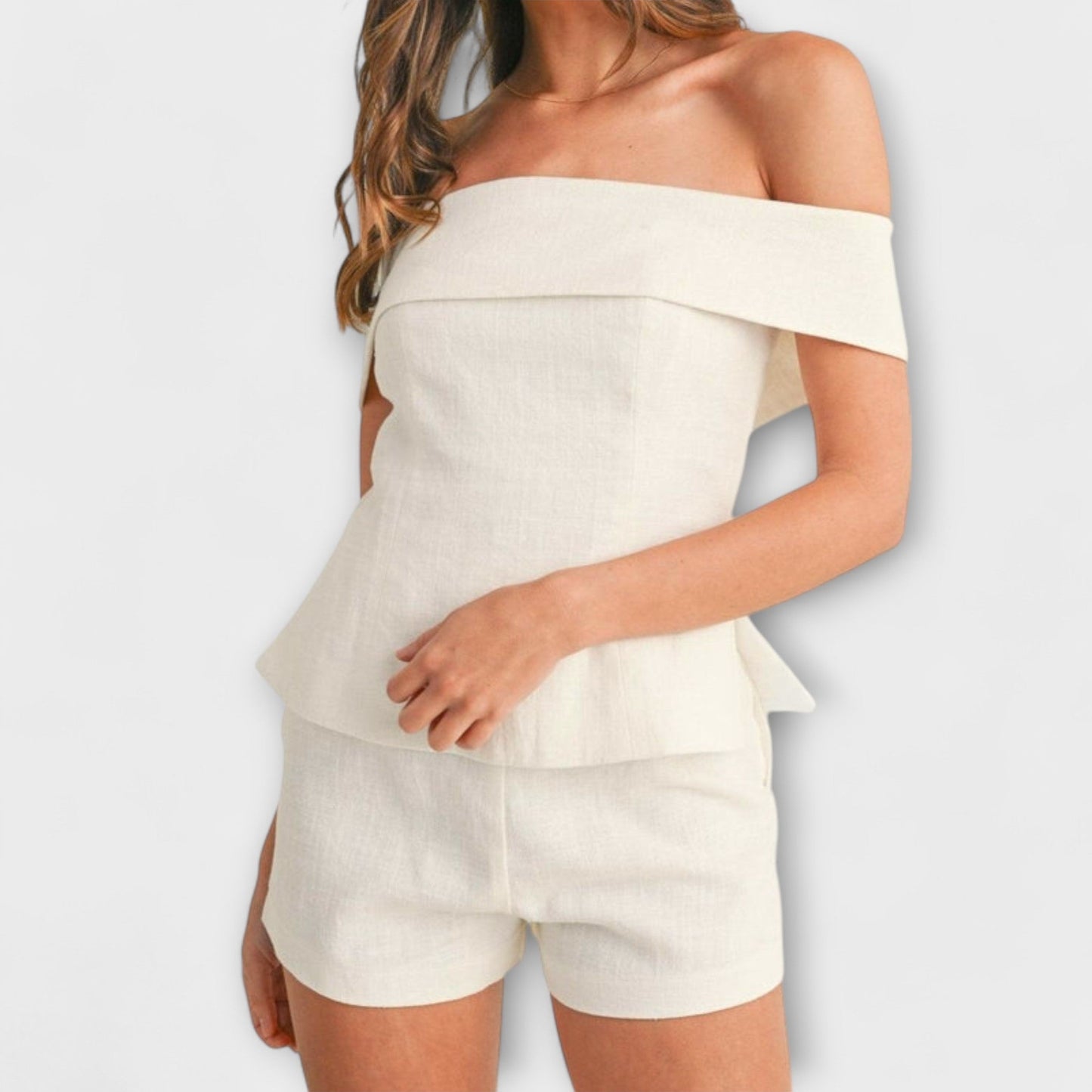 Fredrika – Weißes Freizeit-Ensemble mit Eleganz-Twist